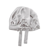 Gorro de dormir Charlotte en reverso de seda plateada.