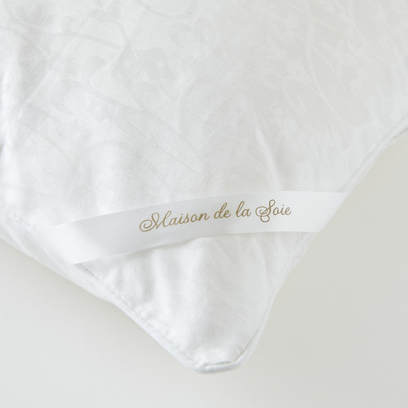 Silk and bamboo carbon pillow Maison de la Soie